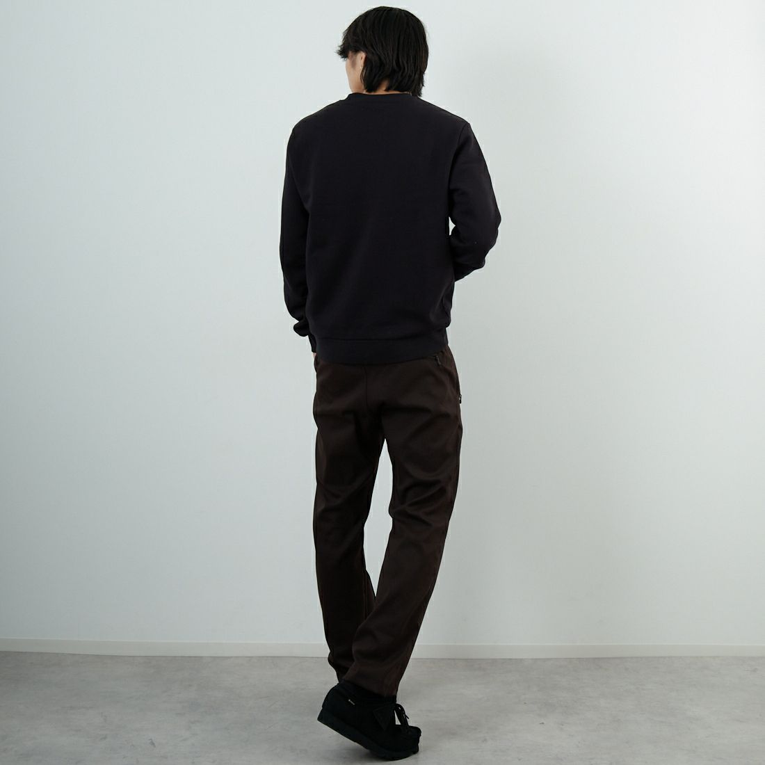 A.P.C. [アー・ペー・セー] APCロゴ刺繍 スウェットシャツ [STANDARD-RUE-MADAME] 99 NOIR &&モデル身長：179cm 着用サイズ：M&&