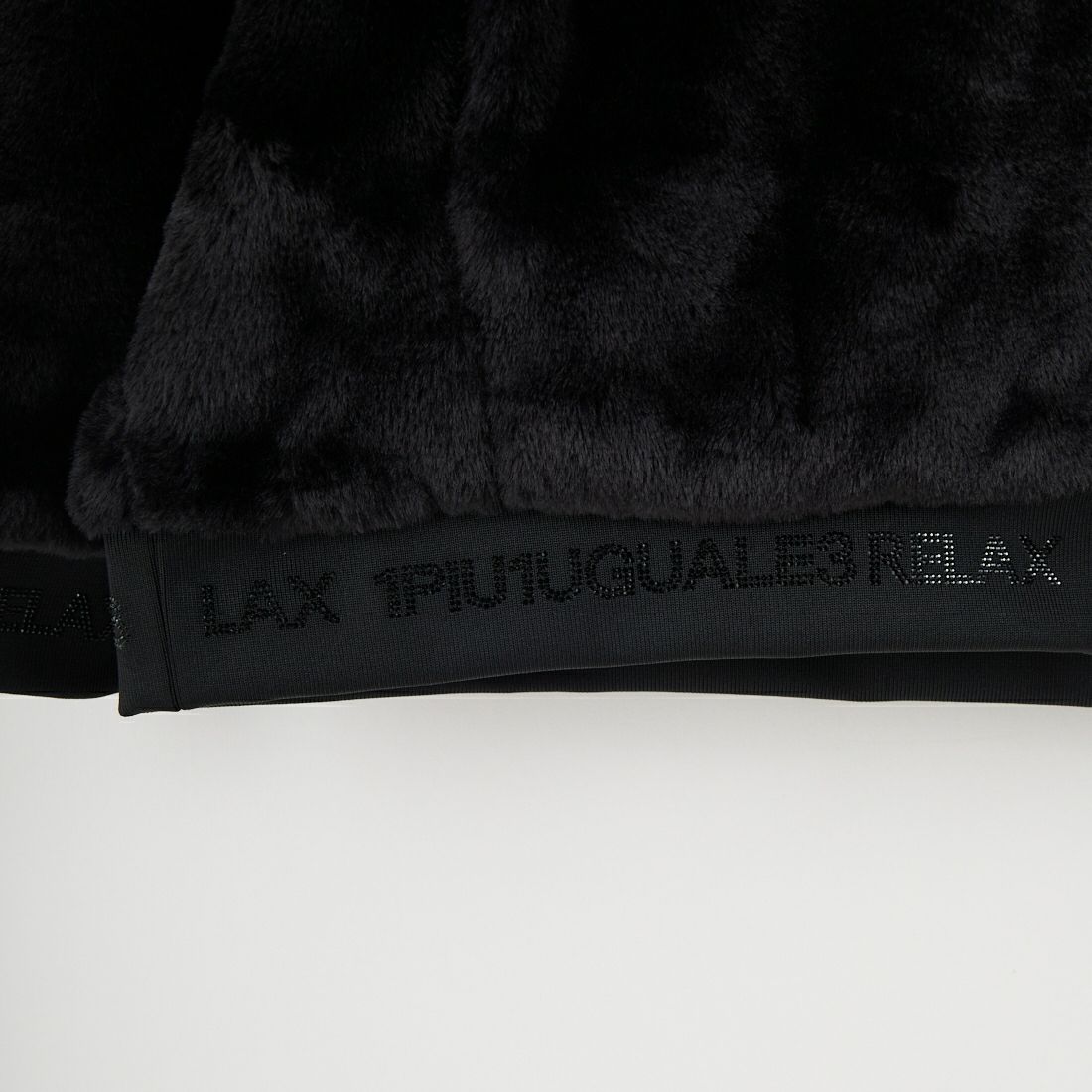 1PIU1UGUALE3 RELAX [ウノ ピゥ ウノ ウグァーレ トレ] ラインストーンロゴファーブルゾン [USO-25160] SN90 BLACK