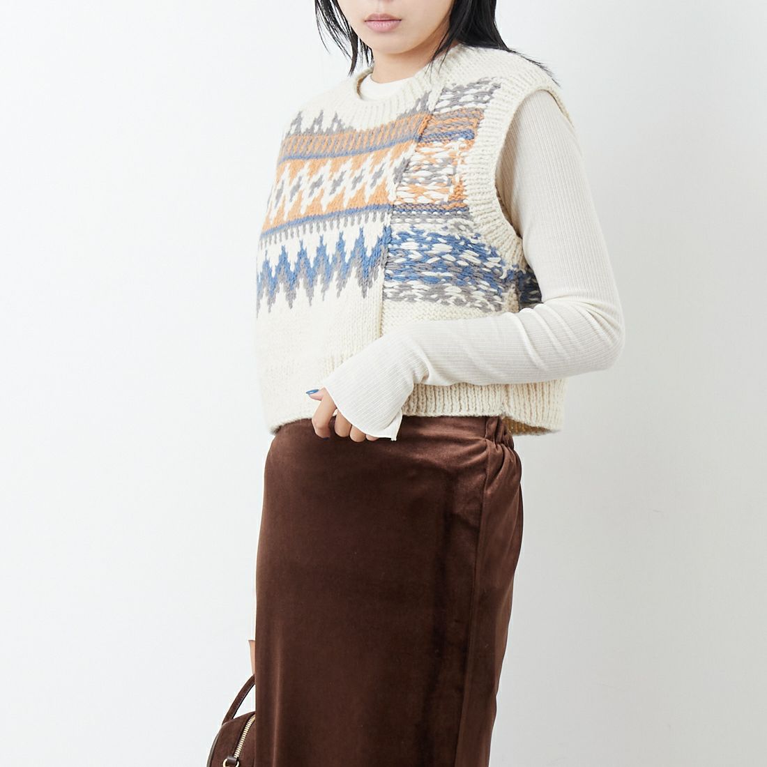 NEPAL HANDKNIT [ネパールハンドニット] ジャガードベスト [12568-NP] ﾎﾜｲﾄ/ﾌﾞﾙｰ &&モデル身長：167cm 着用サイズ：F&&