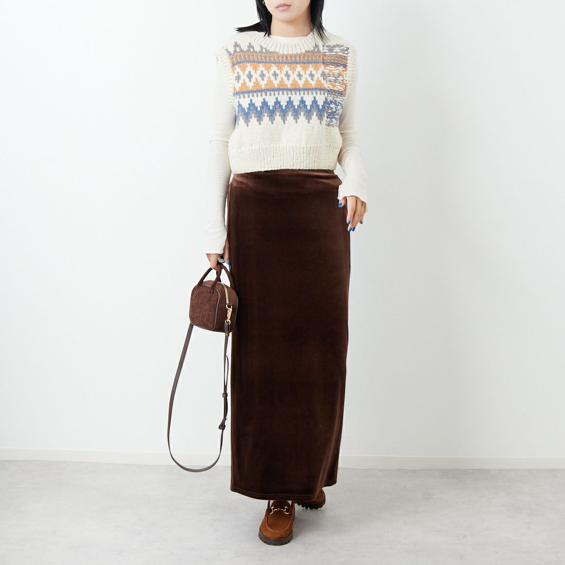 NEPAL HANDKNIT [ネパールハンドニット] ジャガードベスト [12568-NP] ﾎﾜｲﾄ/ﾌﾞﾙｰ &&モデル身長：167cm 着用サイズ：F&&