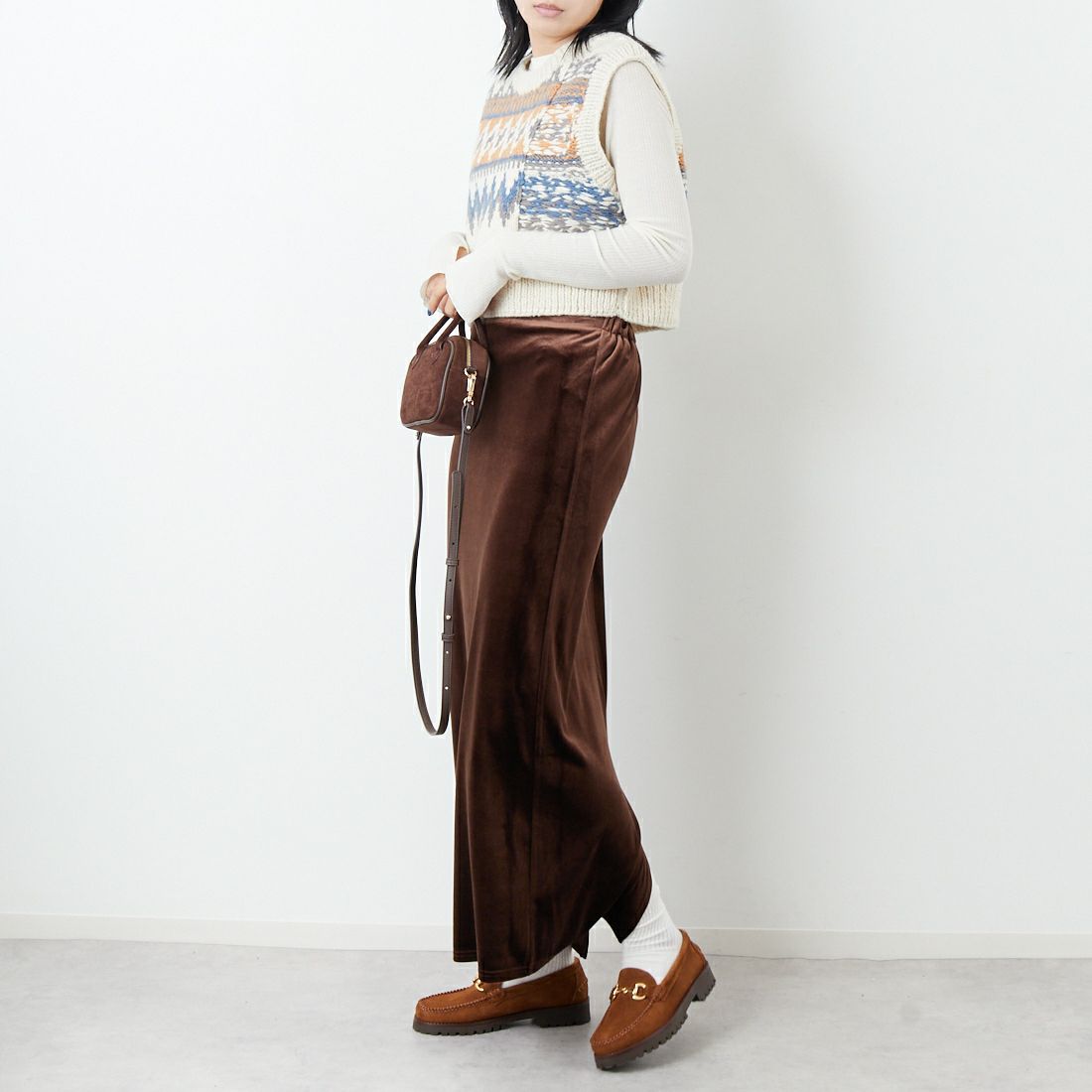 NEPAL HANDKNIT [ネパールハンドニット] ジャガードベスト [12568-NP] ﾎﾜｲﾄ/ﾌﾞﾙｰ &&モデル身長：167cm 着用サイズ：F&&