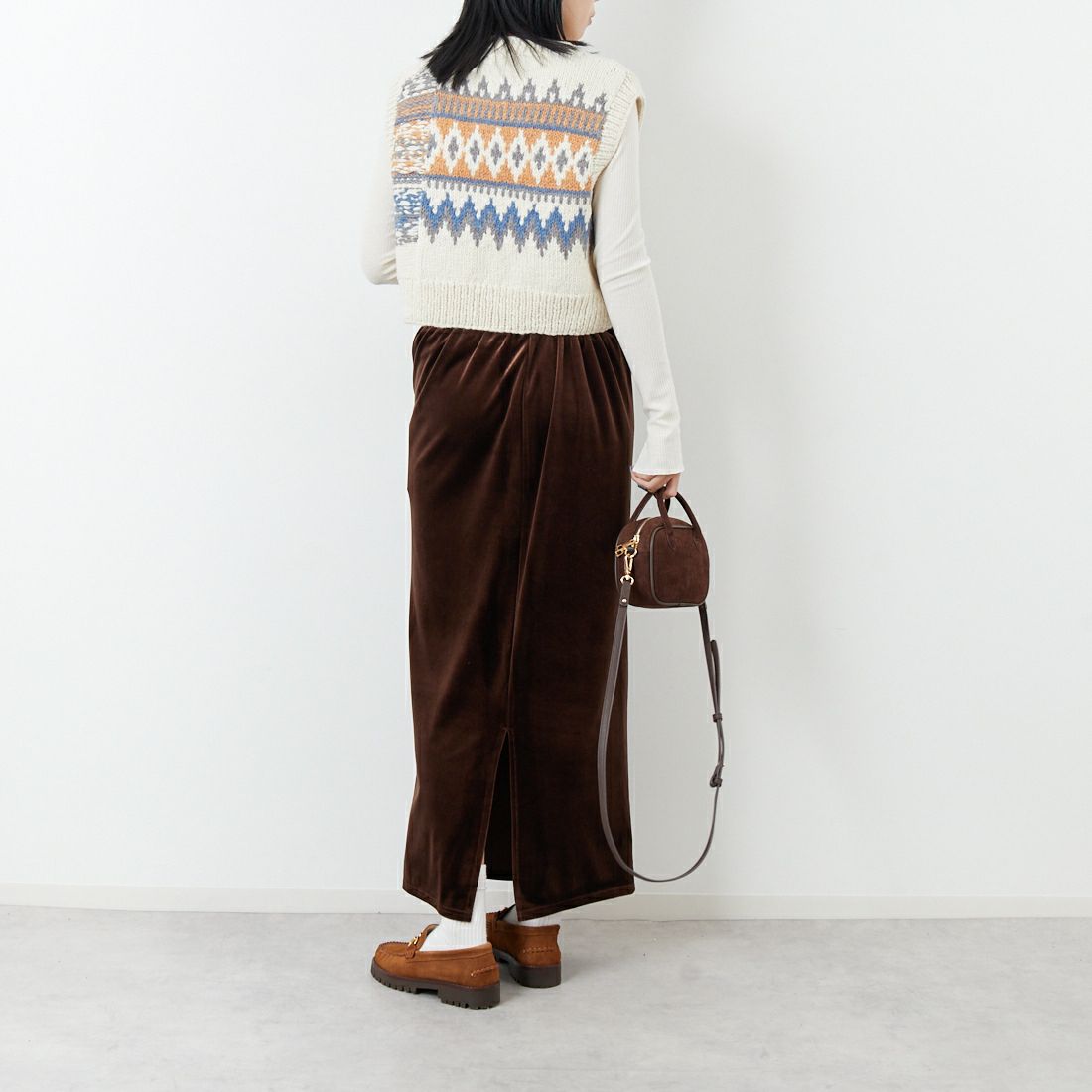 NEPAL HANDKNIT [ネパールハンドニット] ジャガードベスト [12568-NP] ﾎﾜｲﾄ/ﾌﾞﾙｰ &&モデル身長：167cm 着用サイズ：F&&