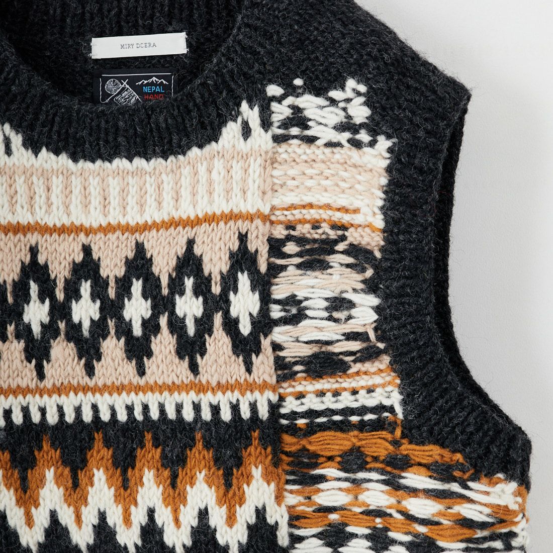 NEPAL HANDKNIT [ネパールハンドニット] ジャガードベスト [12568-NP] ﾁｬｺｰﾙ/ｲｴﾛｰ