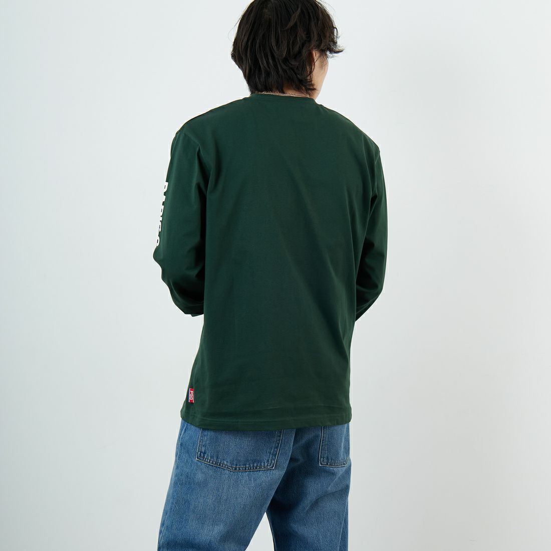 PARIS SAINT-GERMAN [パリ・サンジェルマン] PSG スエードエンブレムスリーブロゴTシャツ [PS0325FW0003] DK GREEN &&モデル身長：179cm 着用サイズ：L&&