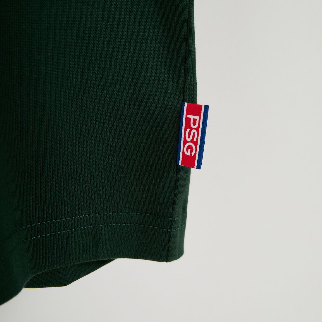 PARIS SAINT-GERMAN [パリ・サンジェルマン] PSG スエードエンブレムスリーブロゴTシャツ [PS0325FW0003] DK GREEN