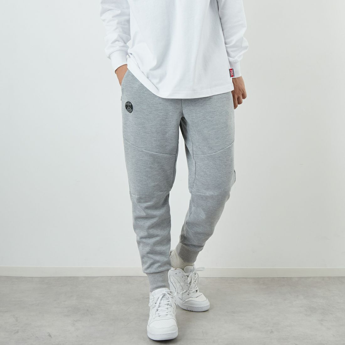 PARIS SAINT-GERMAN [パリ・サンジェルマン] PSG テックフリースパンツ [PS1125FW0001] GRAY &&モデル身長：179cm 着用サイズ：L&&