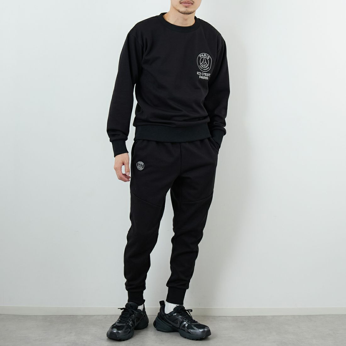 PARIS SAINT-GERMAN [パリ・サンジェルマン] PSG テックフリースパンツ [PS1125FW0001] BLACK &&モデル身長：168cm 着用サイズ：M&&