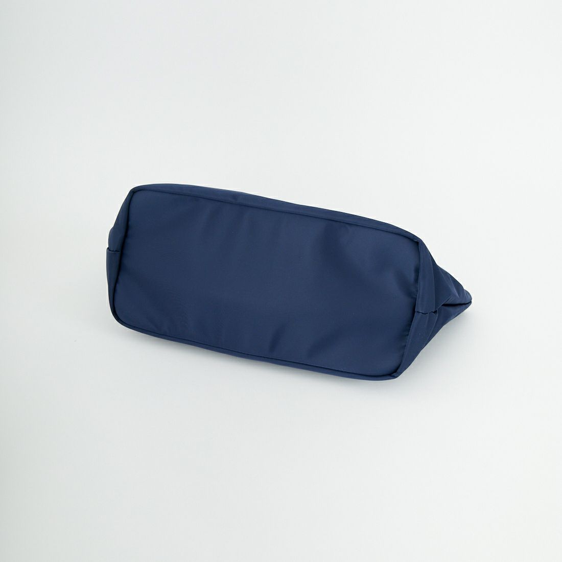 null. [ヌル] ボートシェイプナイロンバッグ [153WGB254302] NAV