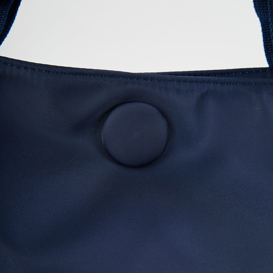 null. [ヌル] ボートシェイプナイロンバッグ [153WGB254302] NAV