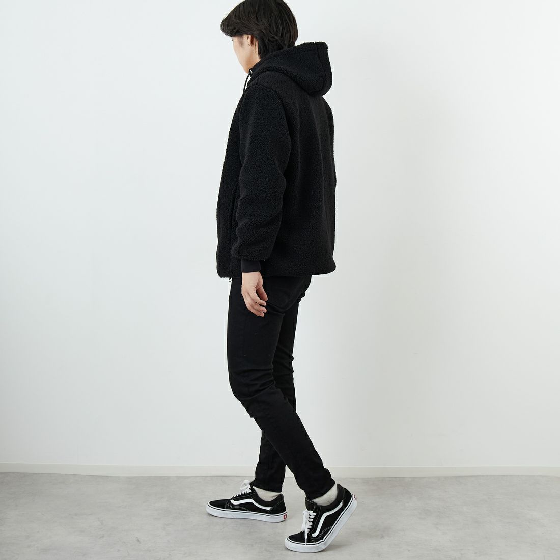 PARIS SAINT-GERMAN [パリ・サンジェルマン] PSG ロゴ刺繍ボアフーディ [PS2325FW0001] BLACK &&モデル身長：179cm 着用サイズ：L&&