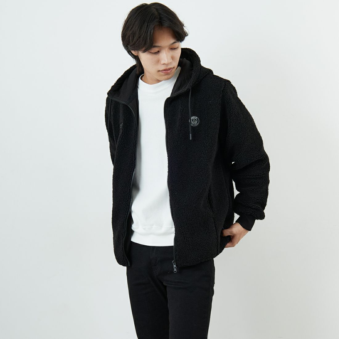 PARIS SAINT-GERMAN [パリ・サンジェルマン] PSG ロゴ刺繍ボアフーディ [PS2325FW0001] BLACK &&モデル身長：179cm 着用サイズ：L&&