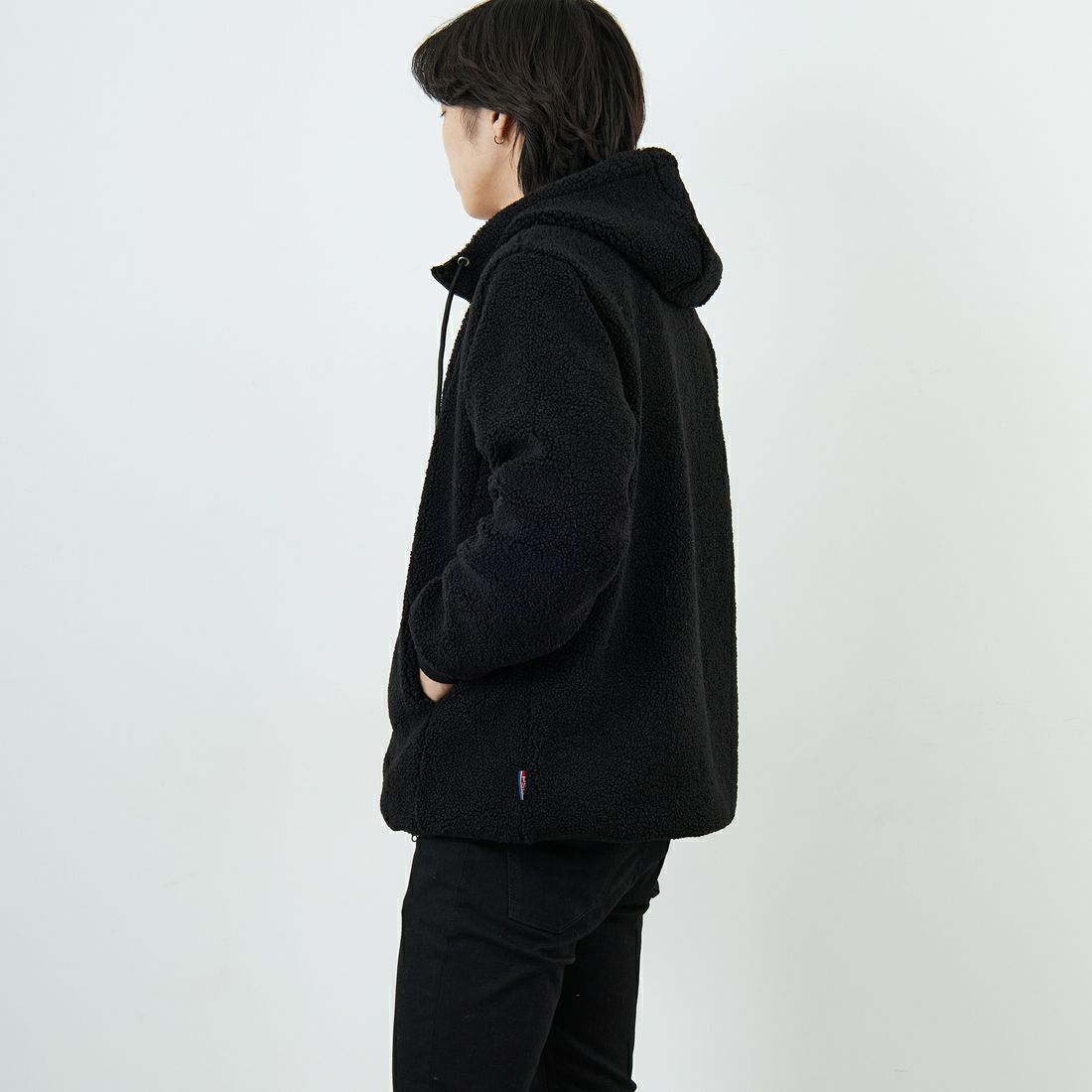 PARIS SAINT-GERMAN [パリ・サンジェルマン] PSG ロゴ刺繍ボアフーディ [PS2325FW0001] BLACK &&モデル身長：179cm 着用サイズ：L&&