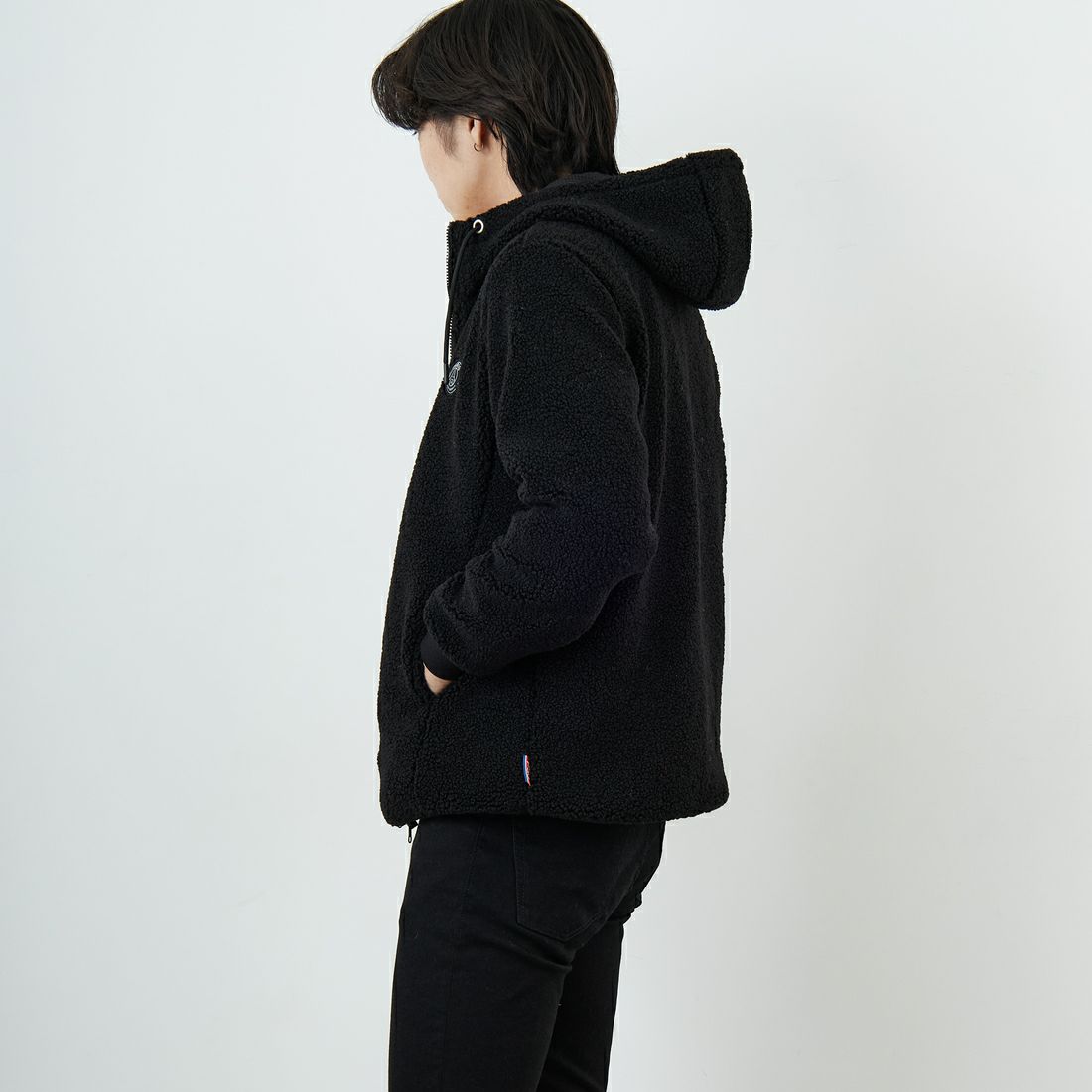 PARIS SAINT-GERMAN [パリ・サンジェルマン] PSG ロゴ刺繍ボアフーディ [PS2325FW0001] BLACK &&モデル身長：179cm 着用サイズ：M&&