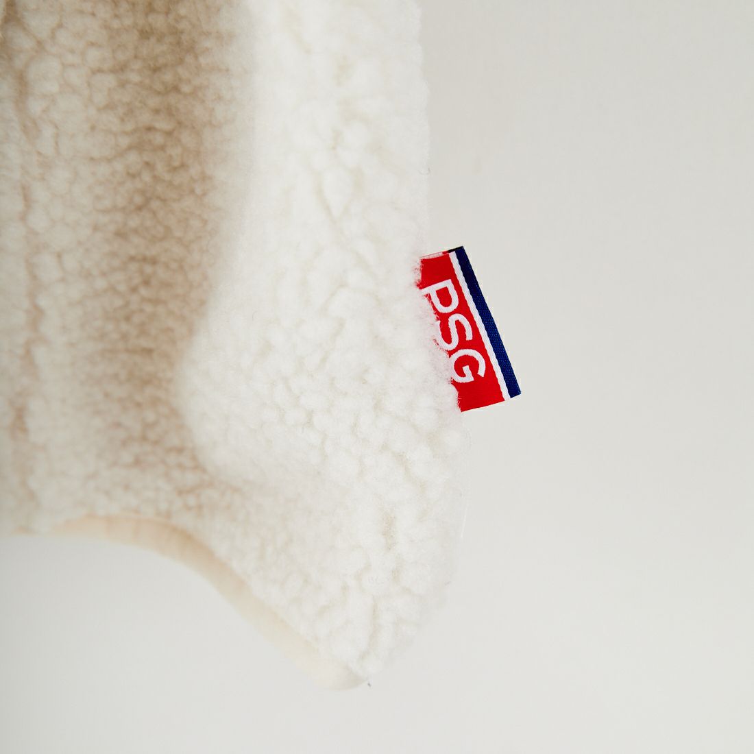 PARIS SAINT-GERMAN [パリ・サンジェルマン] PSG ロゴ刺繍ボアフーディ [PS2325FW0001] BEIGE