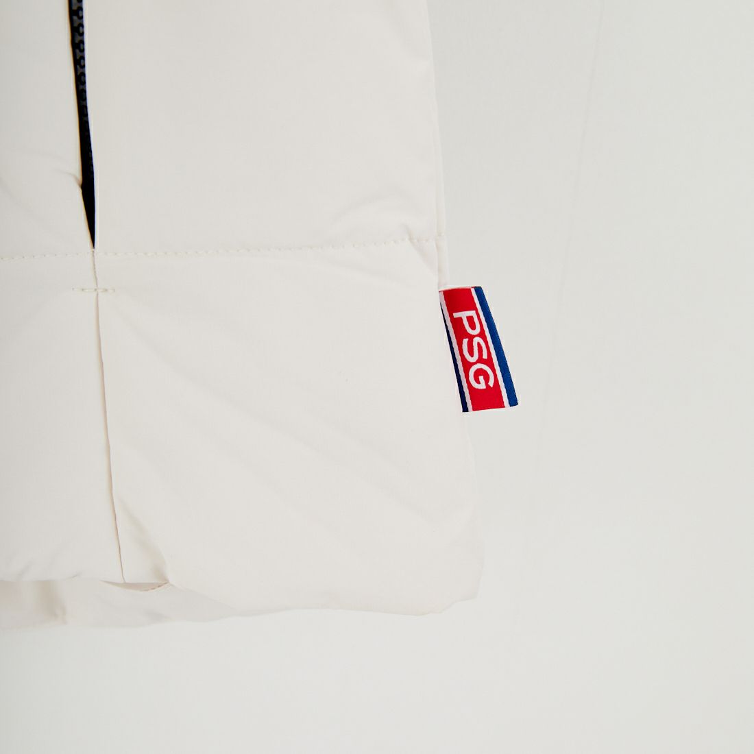 PARIS SAINT-GERMAN [パリ・サンジェルマン] PSG ロゴ刺繍ハイブリットジャケット [PS2325FW0002] IVORY