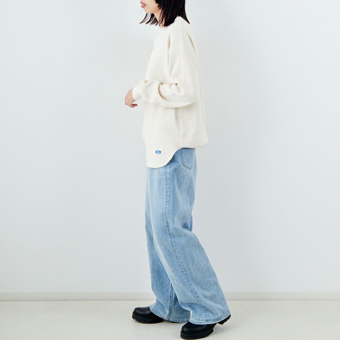 ARMY TWILL SANFORIZED [アーミーツイル サンフォライズド] ハニカムヘンリーネックTシャツ [AM-2553007] ECRU &&モデル身長：162cm 着用サイズ：S&&