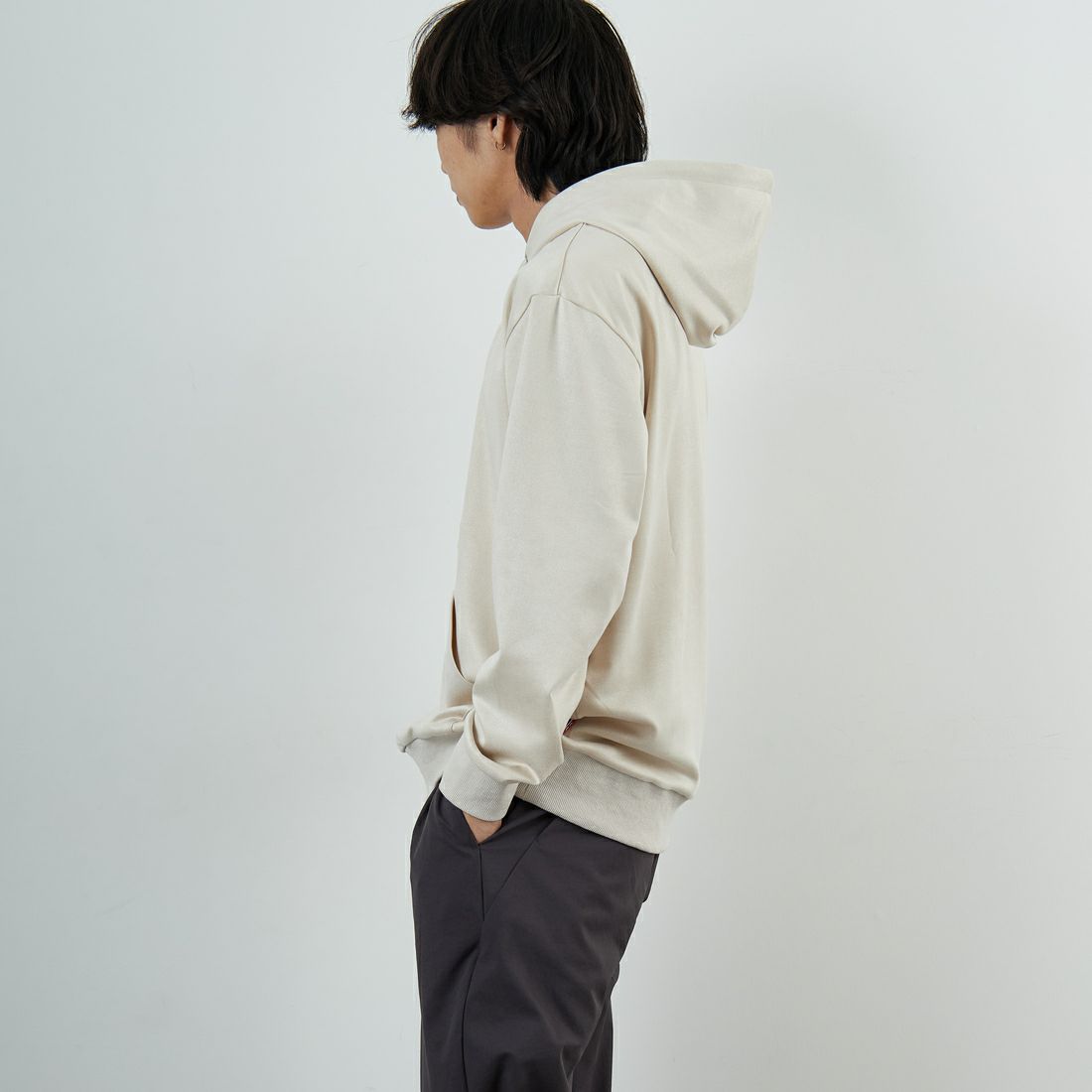 PARIS SAINT-GERMAN [パリ・サンジェルマン] PSG ポリスエードエンボスロゴフーディ [PS0625FW0001] IVORY &&モデル身長：179cm 着用サイズ：XL&&