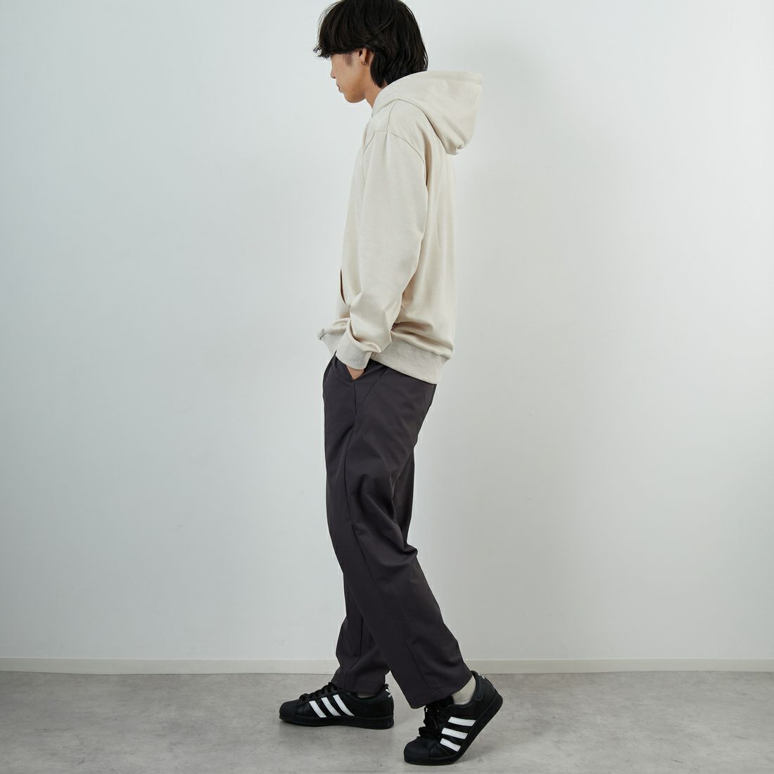 PARIS SAINT-GERMAN [パリ・サンジェルマン] PSG ポリスエードエンボスロゴフーディ [PS0625FW0001] IVORY &&モデル身長：179cm 着用サイズ：XL&&