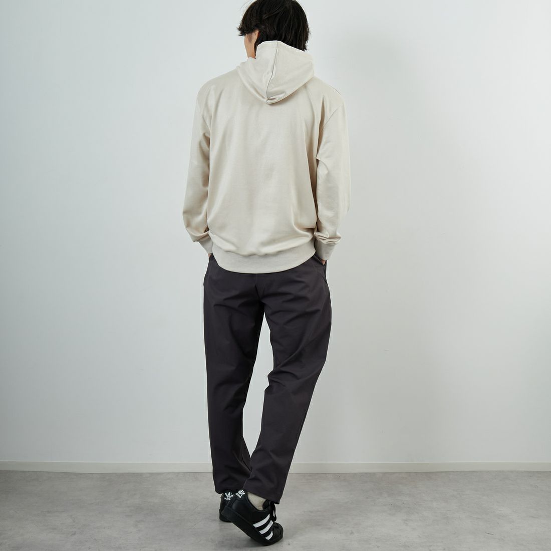 PARIS SAINT-GERMAN [パリ・サンジェルマン] PSG ポリスエードエンボスロゴフーディ [PS0625FW0001] IVORY &&モデル身長：179cm 着用サイズ：XL&&