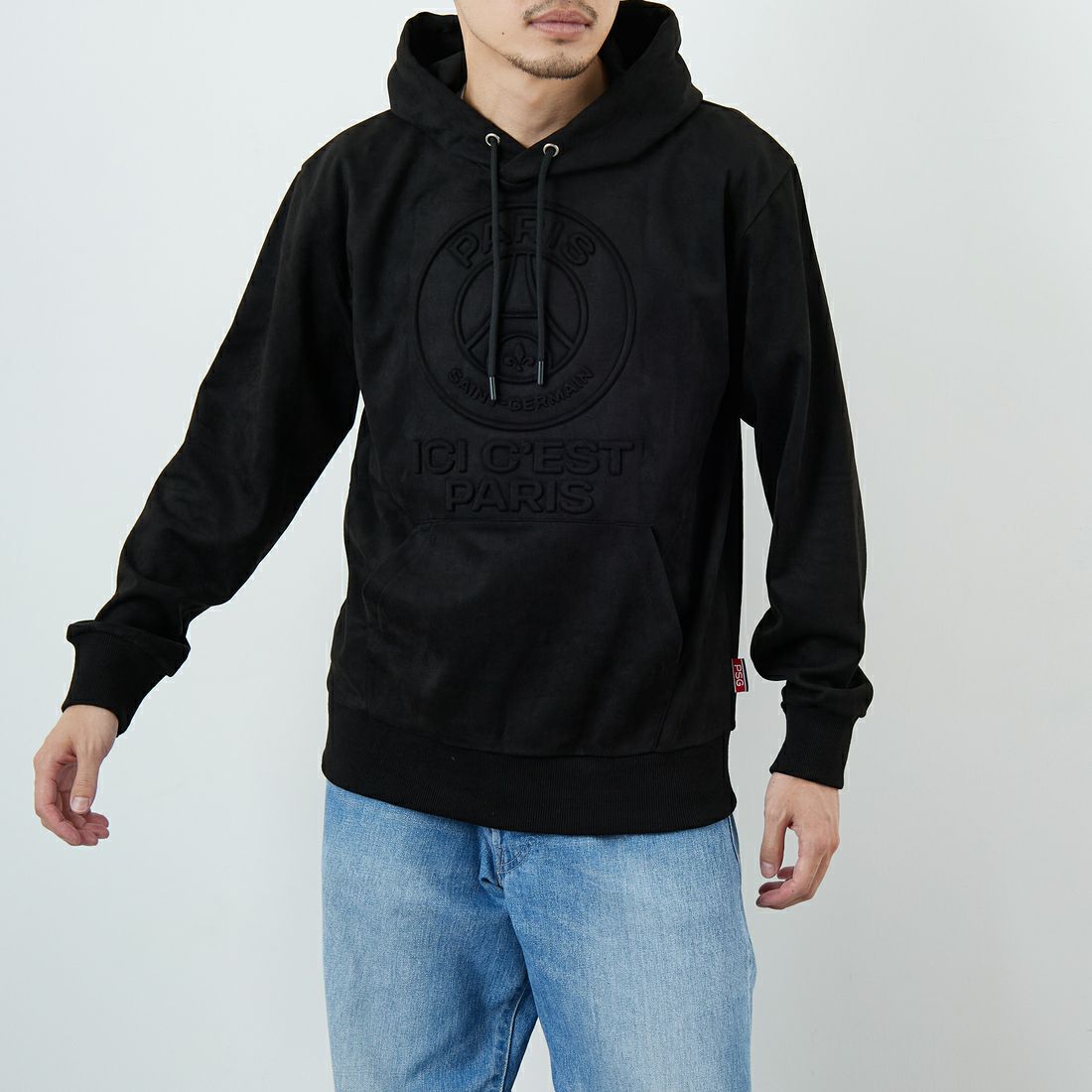 PARIS SAINT-GERMAN [パリ・サンジェルマン] PSG ポリスエードエンボスロゴフーディ [PS0625FW0001] BLACK &&モデル身長：168cm 着用サイズ：M&&
