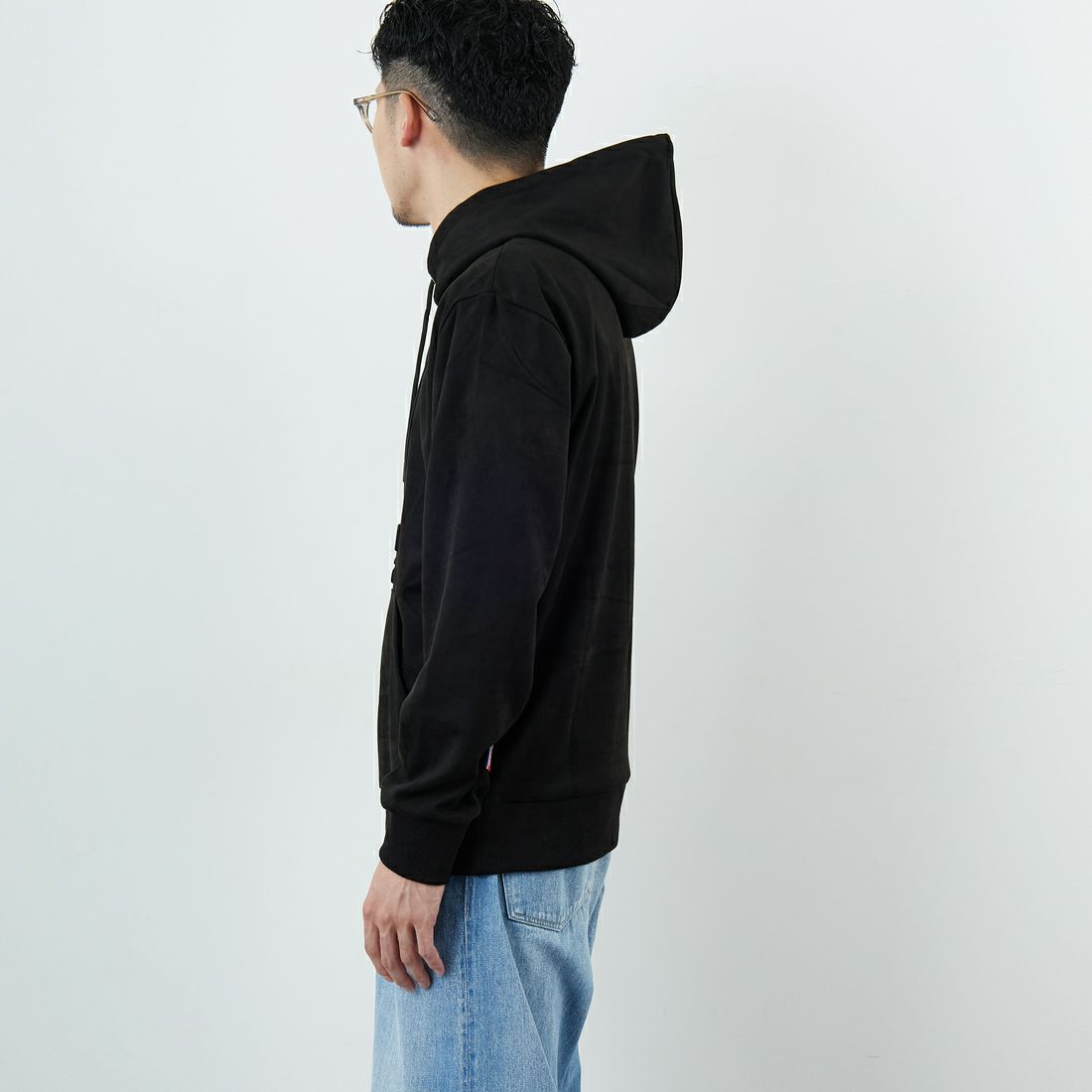 PARIS SAINT-GERMAN [パリ・サンジェルマン] PSG ポリスエードエンボスロゴフーディ [PS0625FW0001] BLACK &&モデル身長：168cm 着用サイズ：M&&