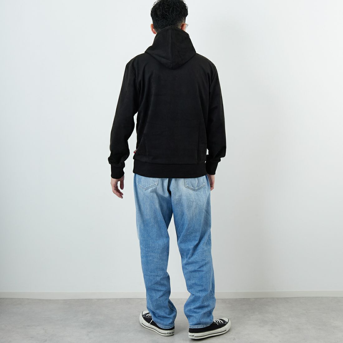 PARIS SAINT-GERMAN [パリ・サンジェルマン] PSG ポリスエードエンボスロゴフーディ [PS0625FW0001] BLACK &&モデル身長：168cm 着用サイズ：M&&