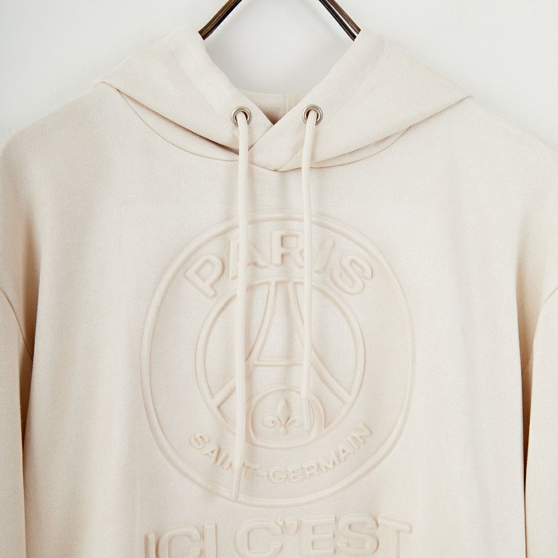 PARIS SAINT-GERMAN [パリ・サンジェルマン] PSG ポリスエードエンボスロゴフーディ [PS0625FW0001] IVORY