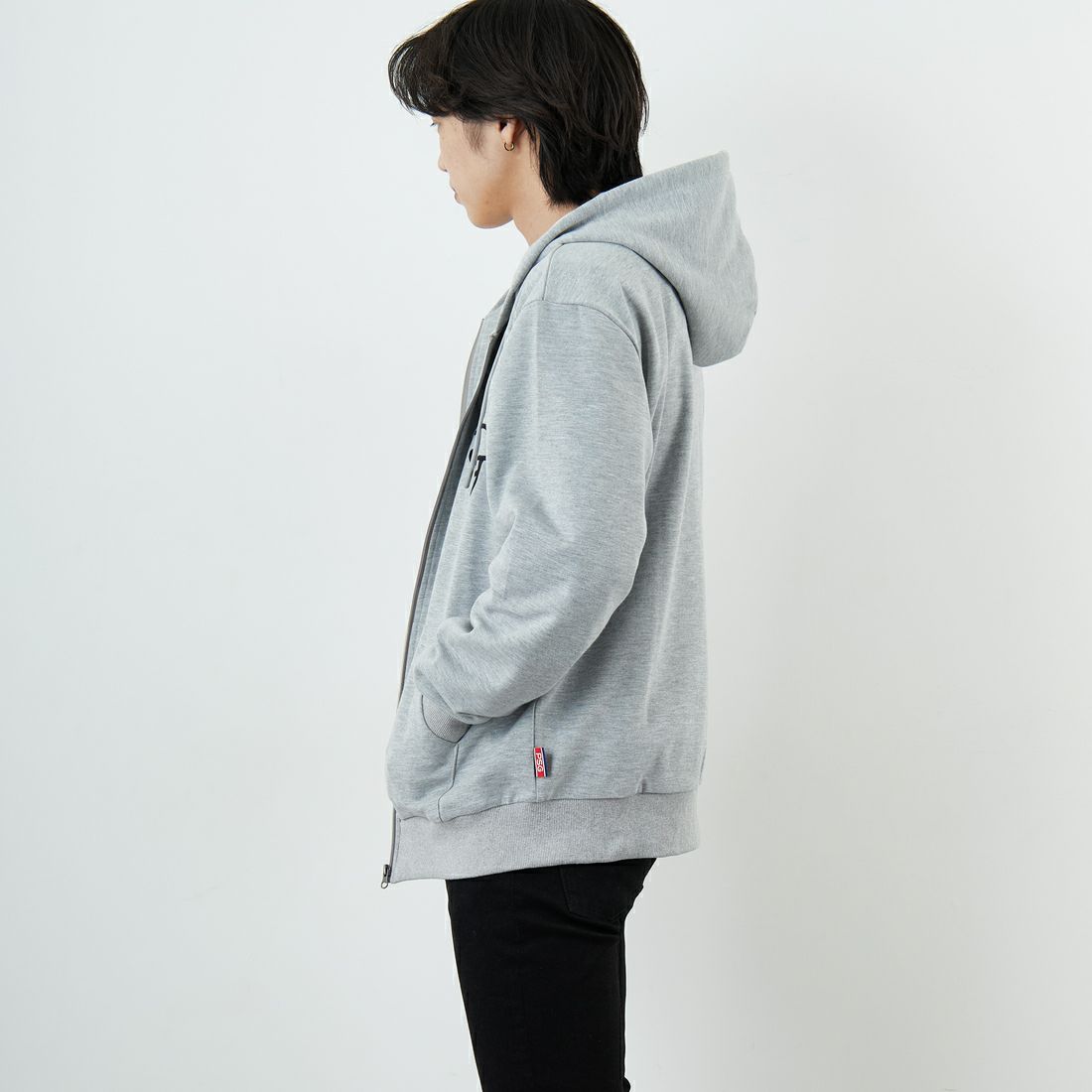 PARIS SAINT-GERMAN [パリ・サンジェルマン] PSG ロゴ刺繍テックフリースフルジップフーディ [PS0625FW0003] GRAY &&モデル身長：179cm 着用サイズ：XL&&