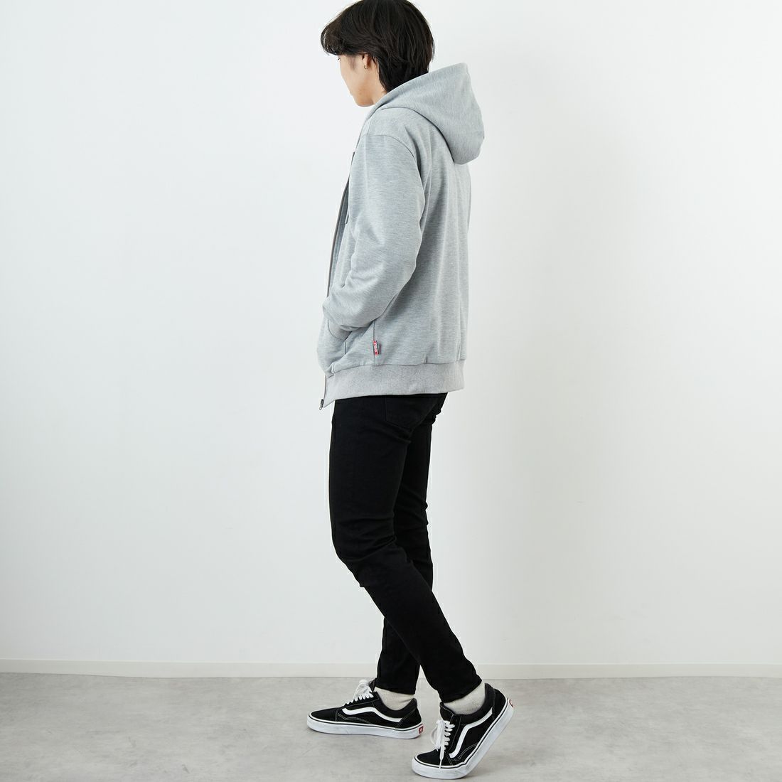 PARIS SAINT-GERMAN [パリ・サンジェルマン] PSG ロゴ刺繍テックフリースフルジップフーディ [PS0625FW0003] GRAY &&モデル身長：179cm 着用サイズ：XL&&