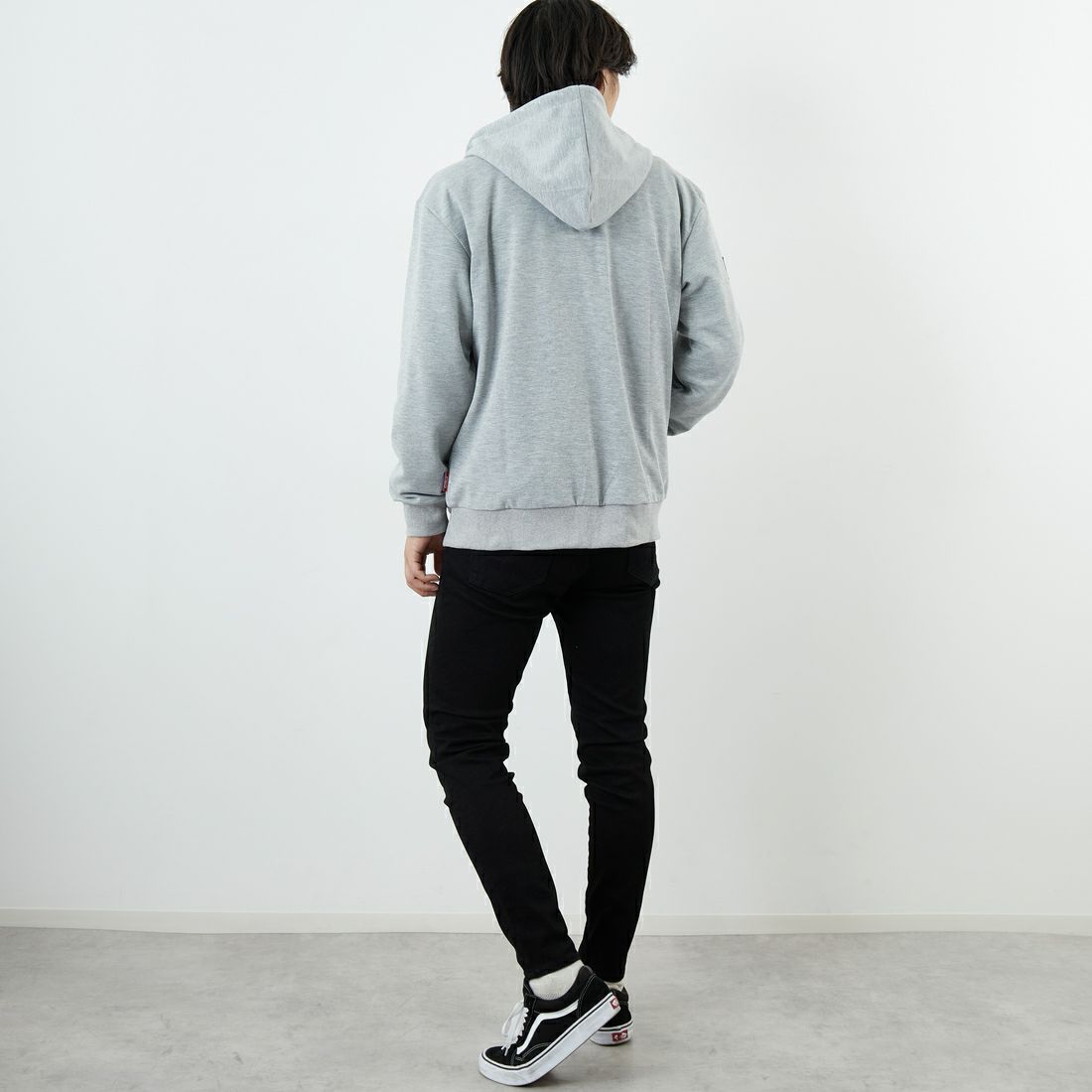 PARIS SAINT-GERMAN [パリ・サンジェルマン] PSG ロゴ刺繍テックフリースフルジップフーディ [PS0625FW0003] GRAY &&モデル身長：179cm 着用サイズ：XL&&