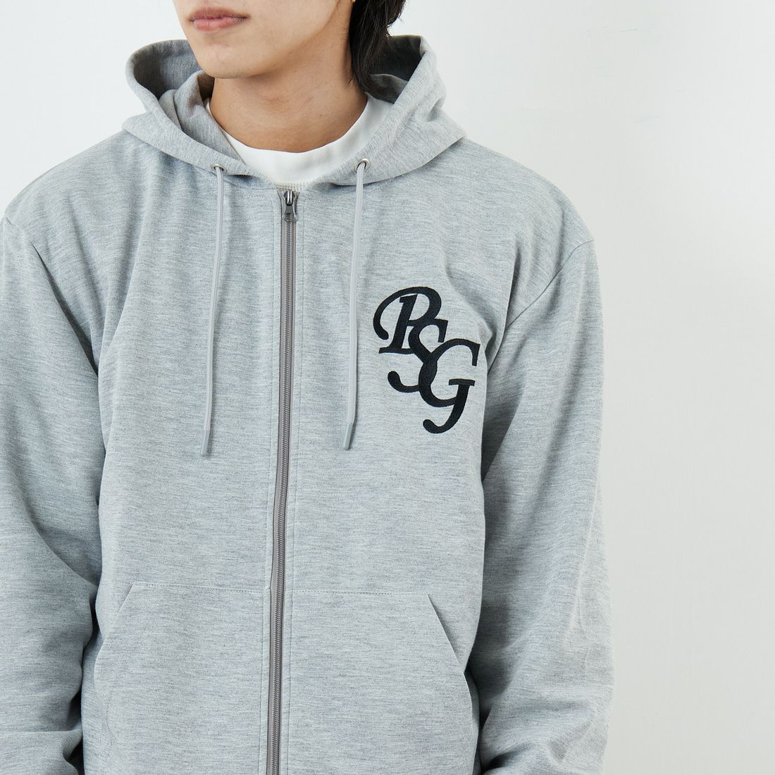 PARIS SAINT-GERMAN [パリ・サンジェルマン] PSG ロゴ刺繍テックフリースフルジップフーディ [PS0625FW0003] GRAY &&モデル身長：179cm 着用サイズ：XL&&