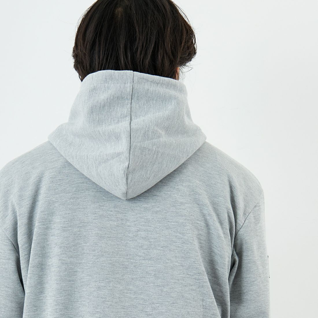 PARIS SAINT-GERMAN [パリ・サンジェルマン] PSG ロゴ刺繍テックフリースフルジップフーディ [PS0625FW0003] GRAY &&モデル身長：179cm 着用サイズ：XL&&