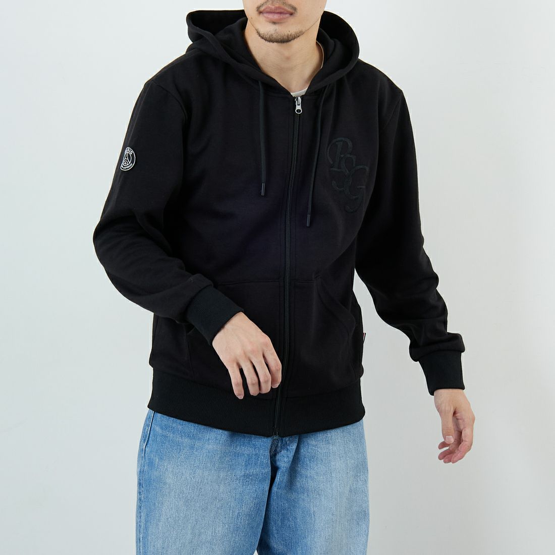 PARIS SAINT-GERMAN [パリ・サンジェルマン] PSG ロゴ刺繍テックフリースフルジップフーディ [PS0625FW0003] BLACK &&モデル身長：168cm 着用サイズ：M&&