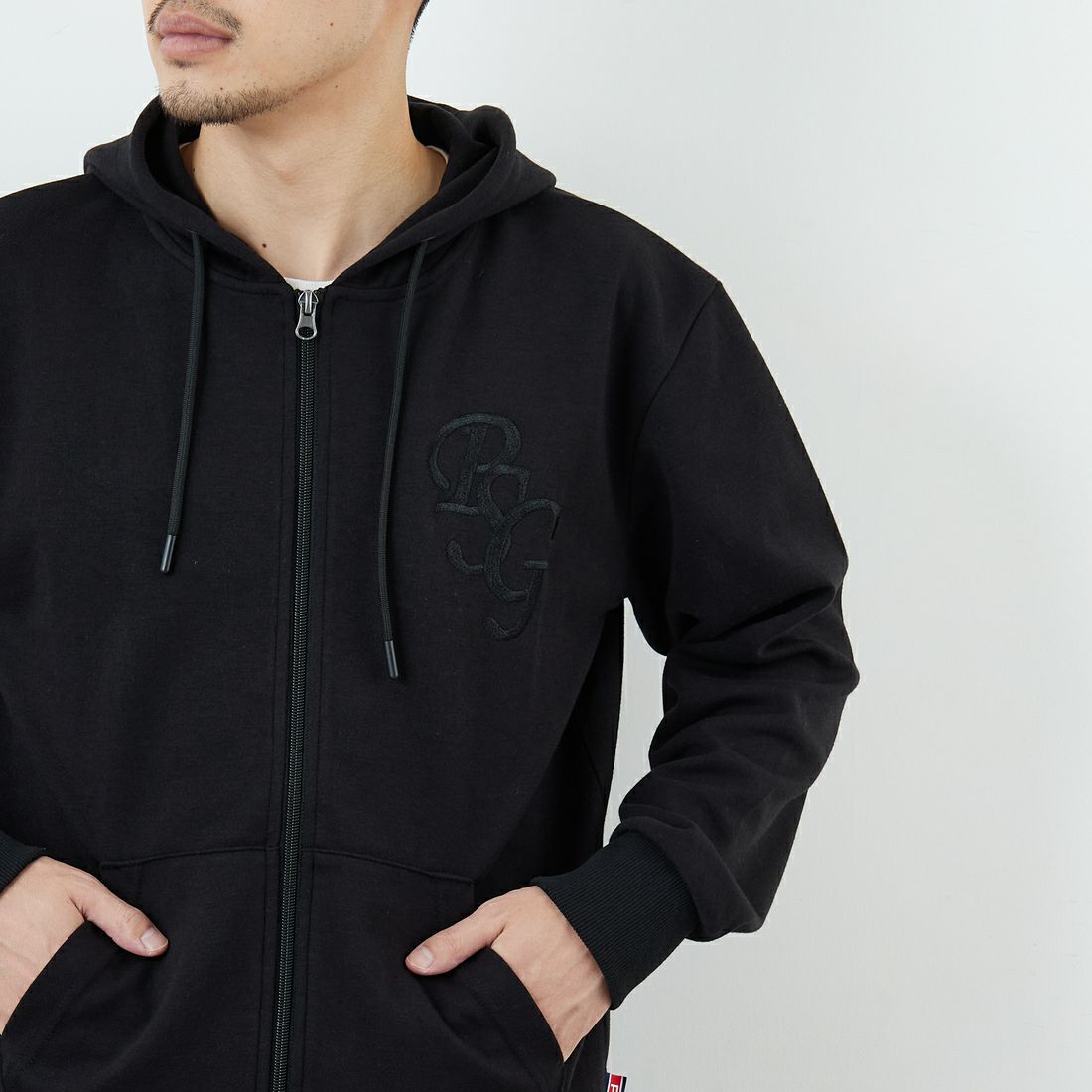 PARIS SAINT-GERMAN [パリ・サンジェルマン] PSG ロゴ刺繍テックフリースフルジップフーディ [PS0625FW0003] BLACK &&モデル身長：168cm 着用サイズ：M&&