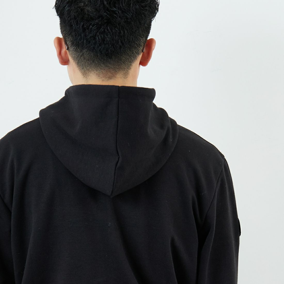 PARIS SAINT-GERMAN [パリ・サンジェルマン] PSG ロゴ刺繍テックフリースフルジップフーディ [PS0625FW0003] BLACK &&モデル身長：168cm 着用サイズ：M&&