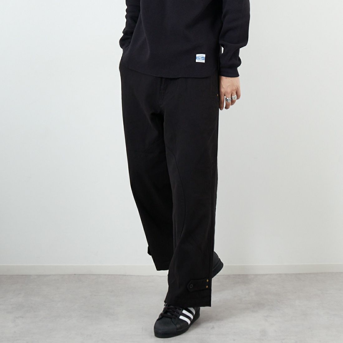 ARMY TWILL SANFORIZED [アーミーツイル サンフォライズド] ダックフィールドパンツ [AM-2555003] BLACK &&モデル身長：179cm 着用サイズ：L&&