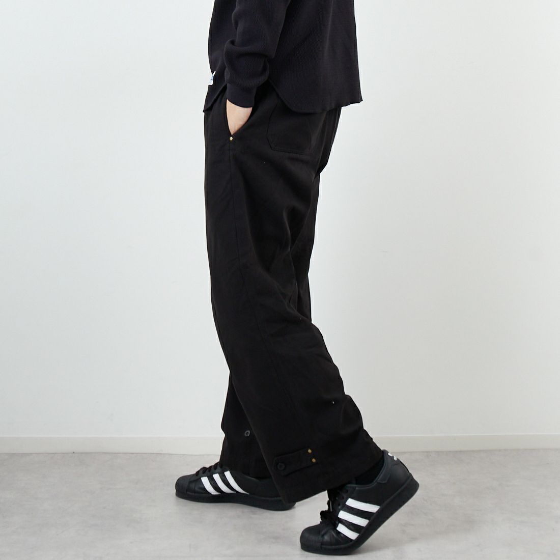 ARMY TWILL SANFORIZED [アーミーツイル サンフォライズド] ダックフィールドパンツ [AM-2555003] BLACK &&モデル身長：179cm 着用サイズ：L&&