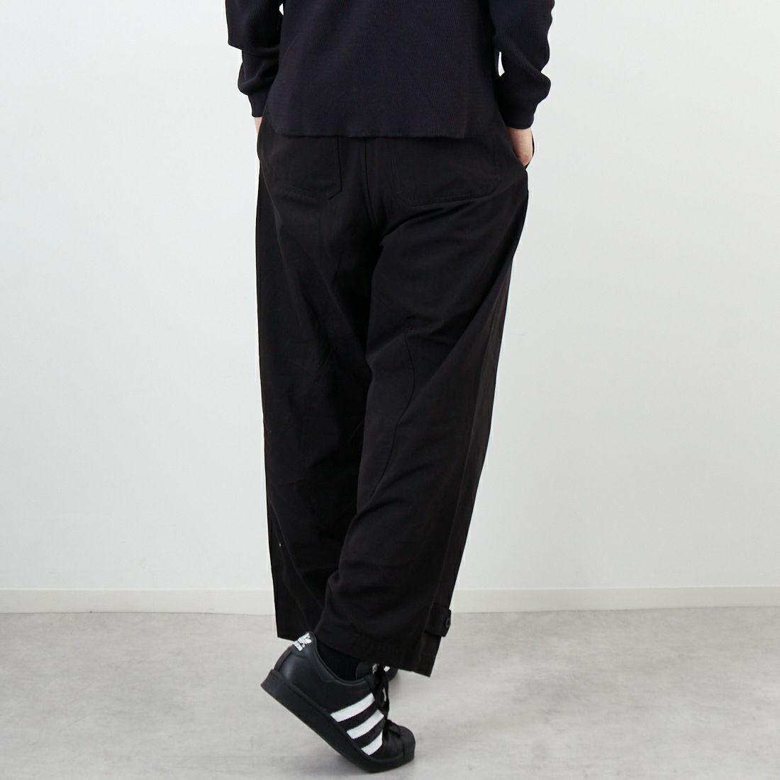 ARMY TWILL SANFORIZED [アーミーツイル サンフォライズド] ダックフィールドパンツ [AM-2555003] BLACK &&モデル身長：179cm 着用サイズ：L&&