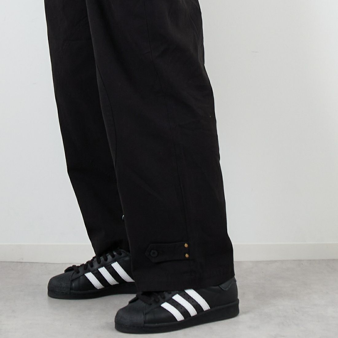 ARMY TWILL SANFORIZED [アーミーツイル サンフォライズド] ダックフィールドパンツ [AM-2555003] BLACK &&モデル身長：179cm 着用サイズ：L&&