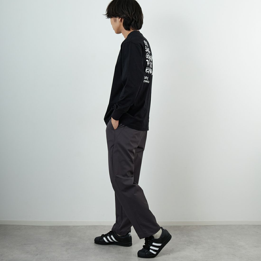 PARIS SAINT-GERMAN [パリ・サンジェルマン] PSG ビッグロゴ刺繍ロングスリーブTシャツ [PS0325FW0002] BLACK &&モデル身長：179cm 着用サイズ：L&&