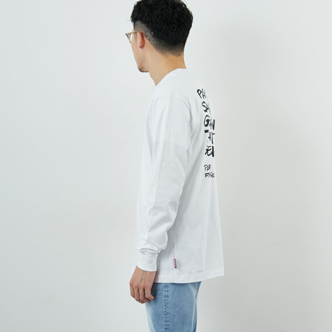 PARIS SAINT-GERMAN [パリ・サンジェルマン] PSG ビッグロゴ刺繍ロングスリーブTシャツ [PS0325FW0002] WHITE &&モデル身長：168cm 着用サイズ：M&&