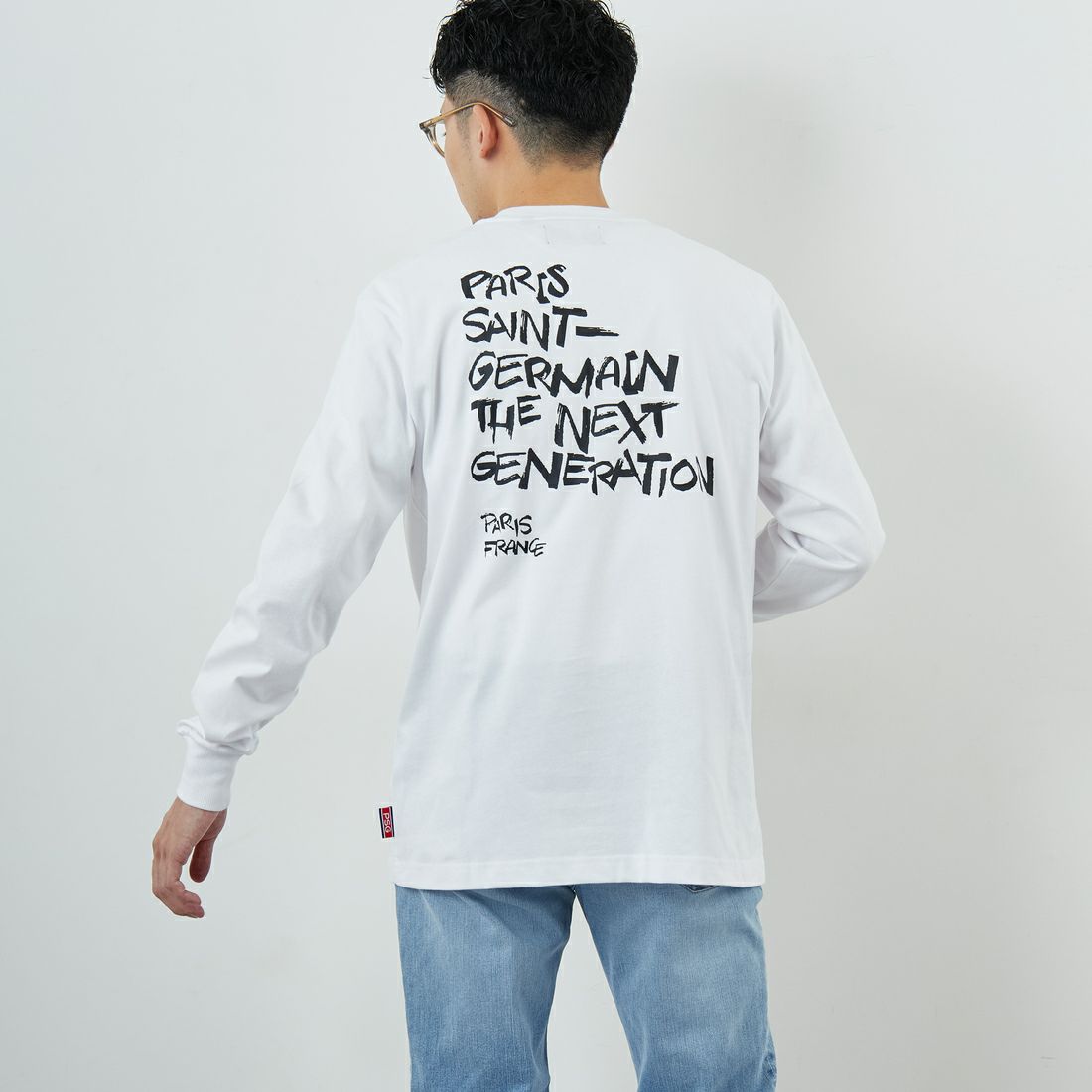PARIS SAINT-GERMAN [パリ・サンジェルマン] PSG ビッグロゴ刺繍ロングスリーブTシャツ [PS0325FW0002] WHITE &&モデル身長：168cm 着用サイズ：M&&