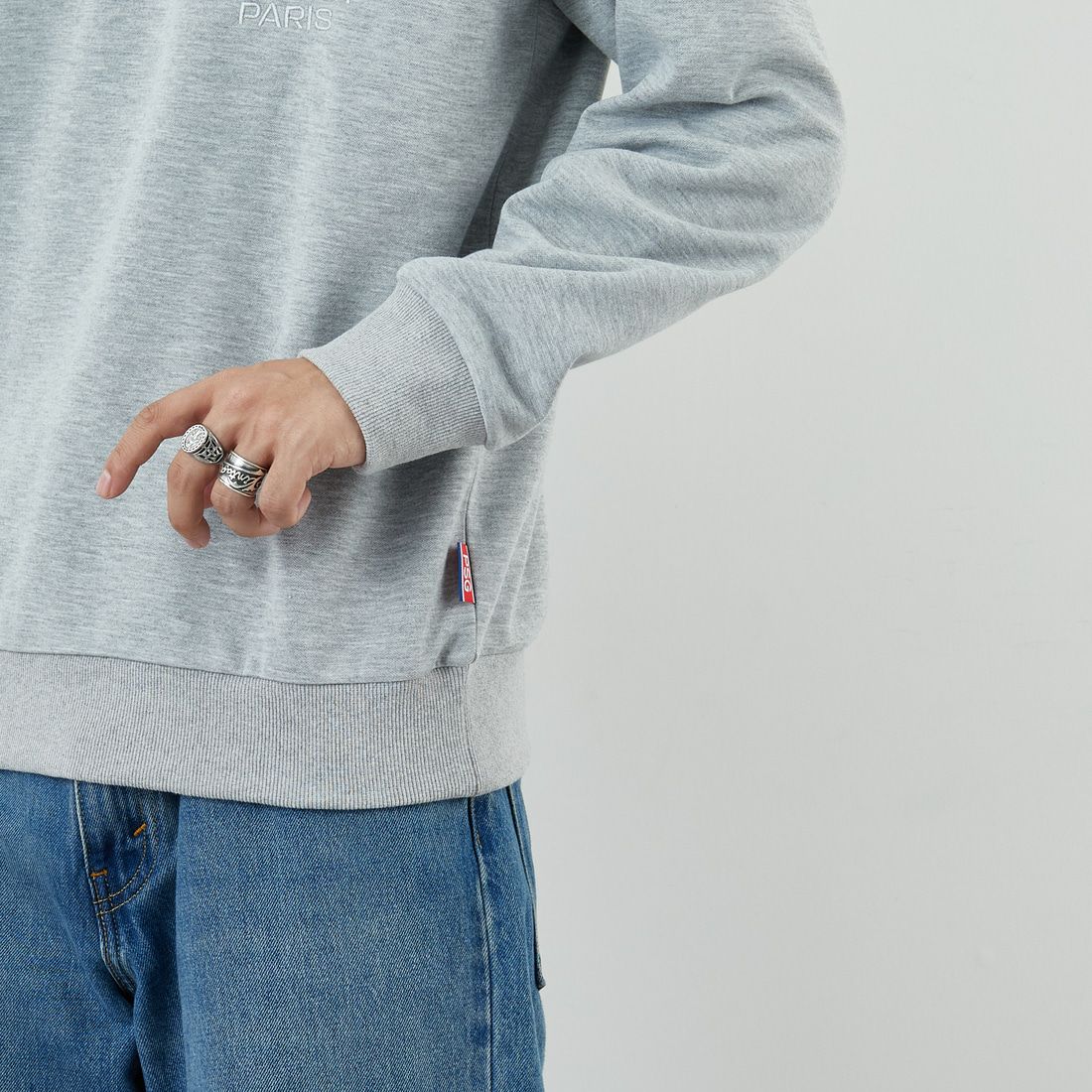 PARIS SAINT-GERMAN [パリ・サンジェルマン] PSG テックフリースクルーネックトップ [PS0525FW0001] GRAY &&モデル身長：179cm 着用サイズ：L&&