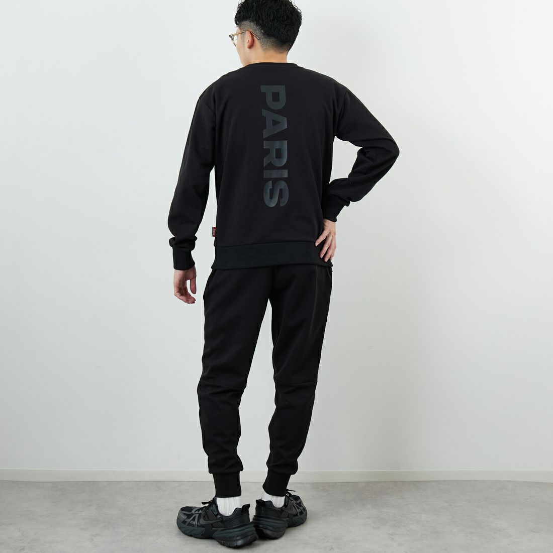 PARIS SAINT-GERMAN [パリ・サンジェルマン] PSG テックフリースクルーネックトップ [PS0525FW0001] BLACK &&モデル身長：168cm 着用サイズ：M&&