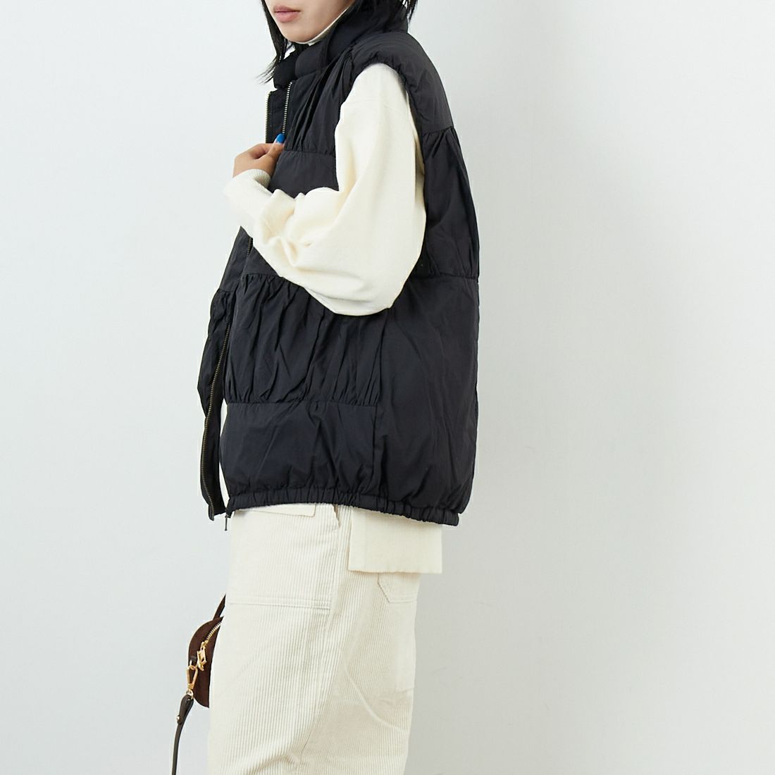 Jf Ready Made [ジェイエフレディメイド] ティアードギャザー ピュアダウンベスト [4225510] ﾌﾞﾗｯｸ &&モデル身長：167cm 着用サイズ：F&&