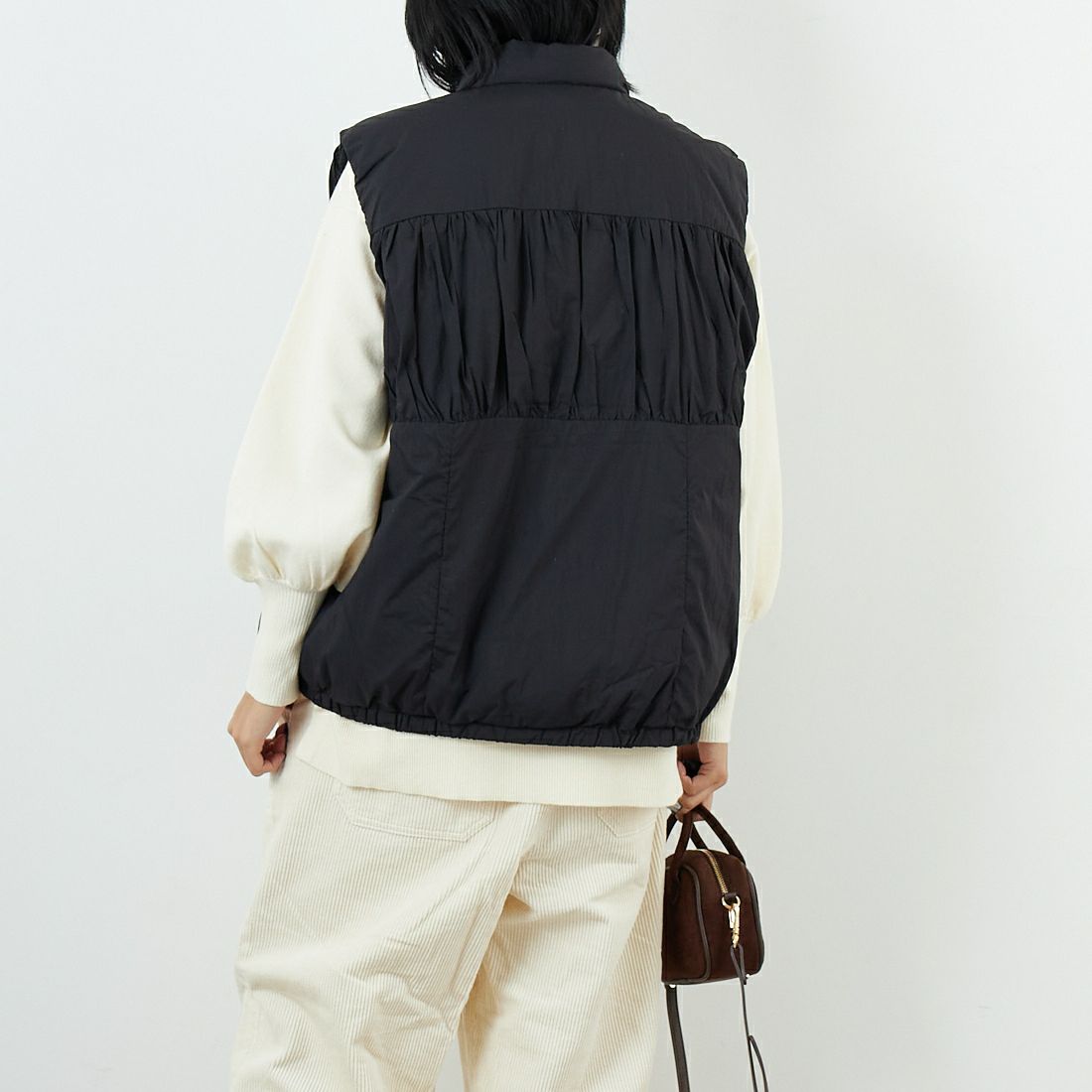 Jf Ready Made [ジェイエフレディメイド] ティアードギャザー ピュアダウンベスト [4225510] ﾌﾞﾗｯｸ &&モデル身長：167cm 着用サイズ：F&&