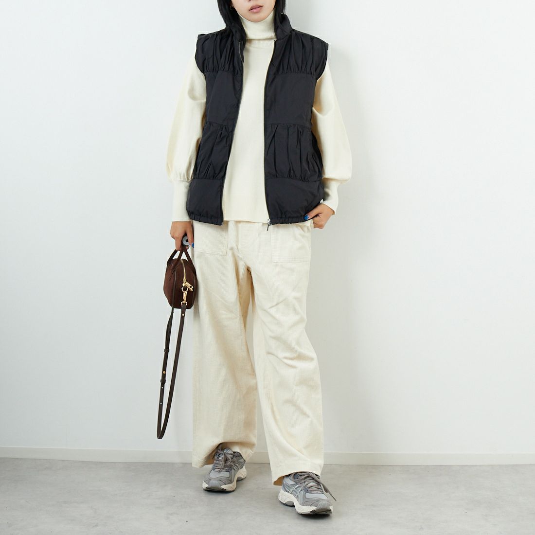 Jf Ready Made [ジェイエフレディメイド] ティアードギャザー ピュアダウンベスト [4225510] ﾌﾞﾗｯｸ &&モデル身長：167cm 着用サイズ：F&&