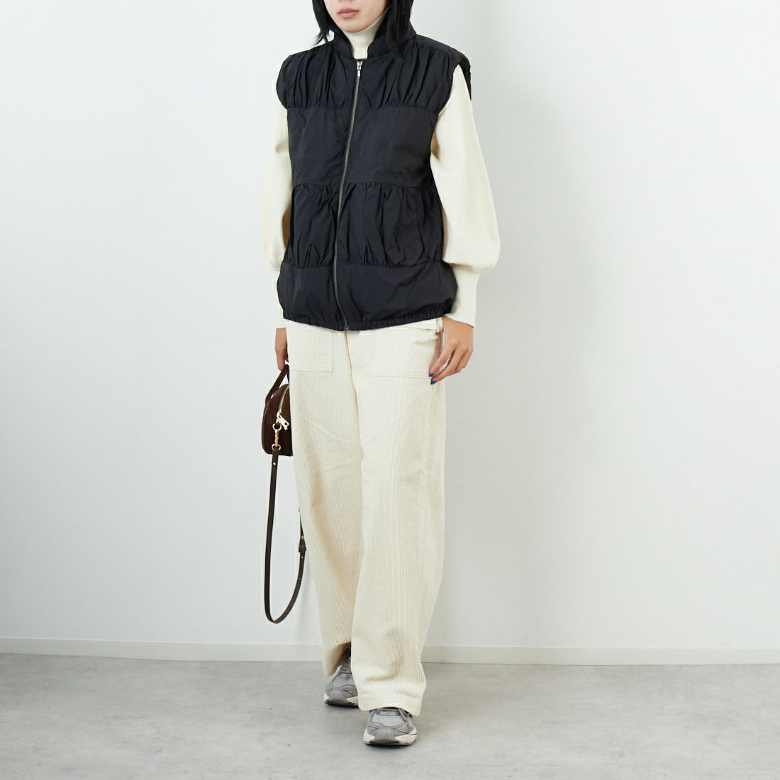Jf Ready Made [ジェイエフレディメイド] ティアードギャザー ピュアダウンベスト [4225510] ﾌﾞﾗｯｸ &&モデル身長：167cm 着用サイズ：F&&