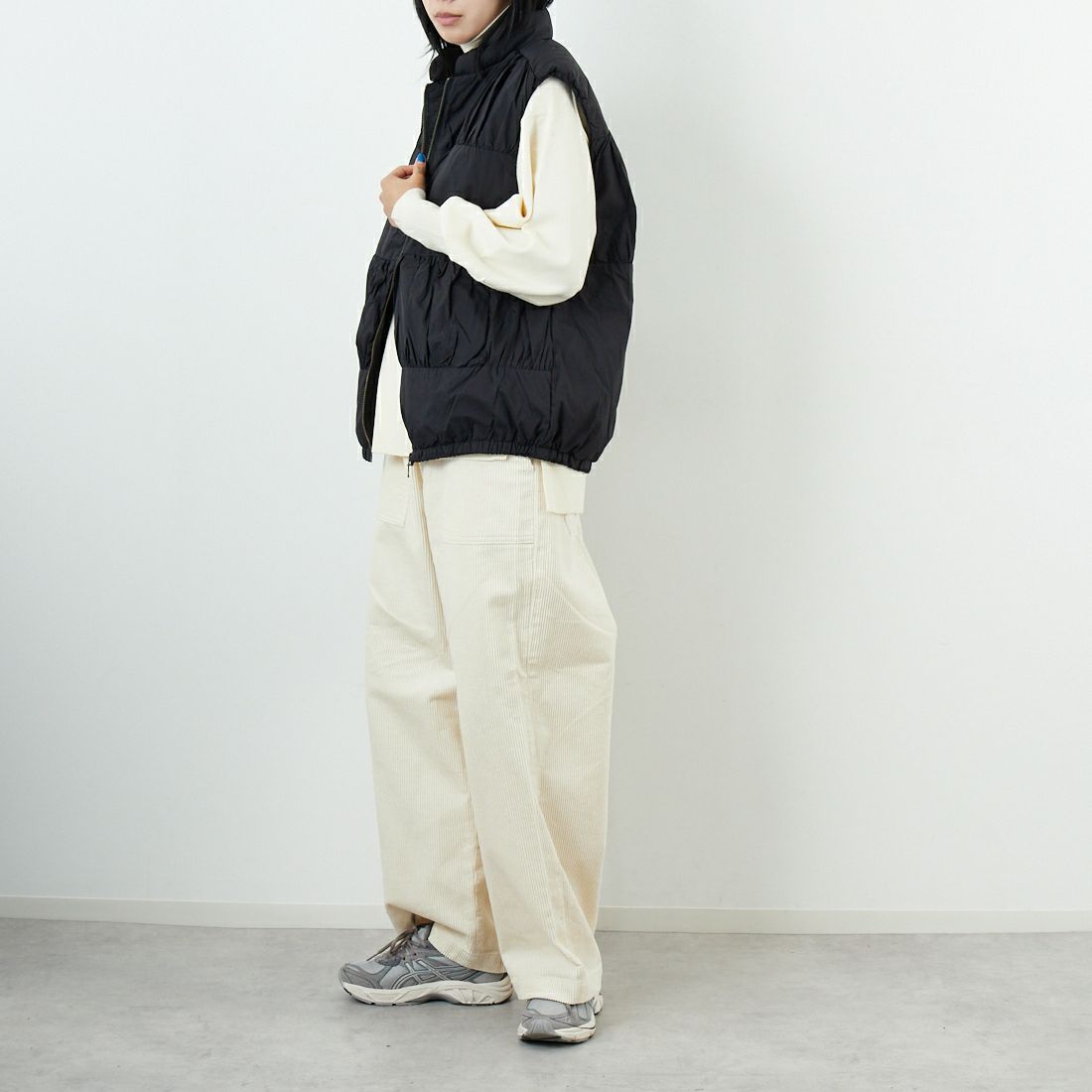 Jf Ready Made [ジェイエフレディメイド] ティアードギャザー ピュアダウンベスト [4225510] ﾌﾞﾗｯｸ &&モデル身長：167cm 着用サイズ：F&&