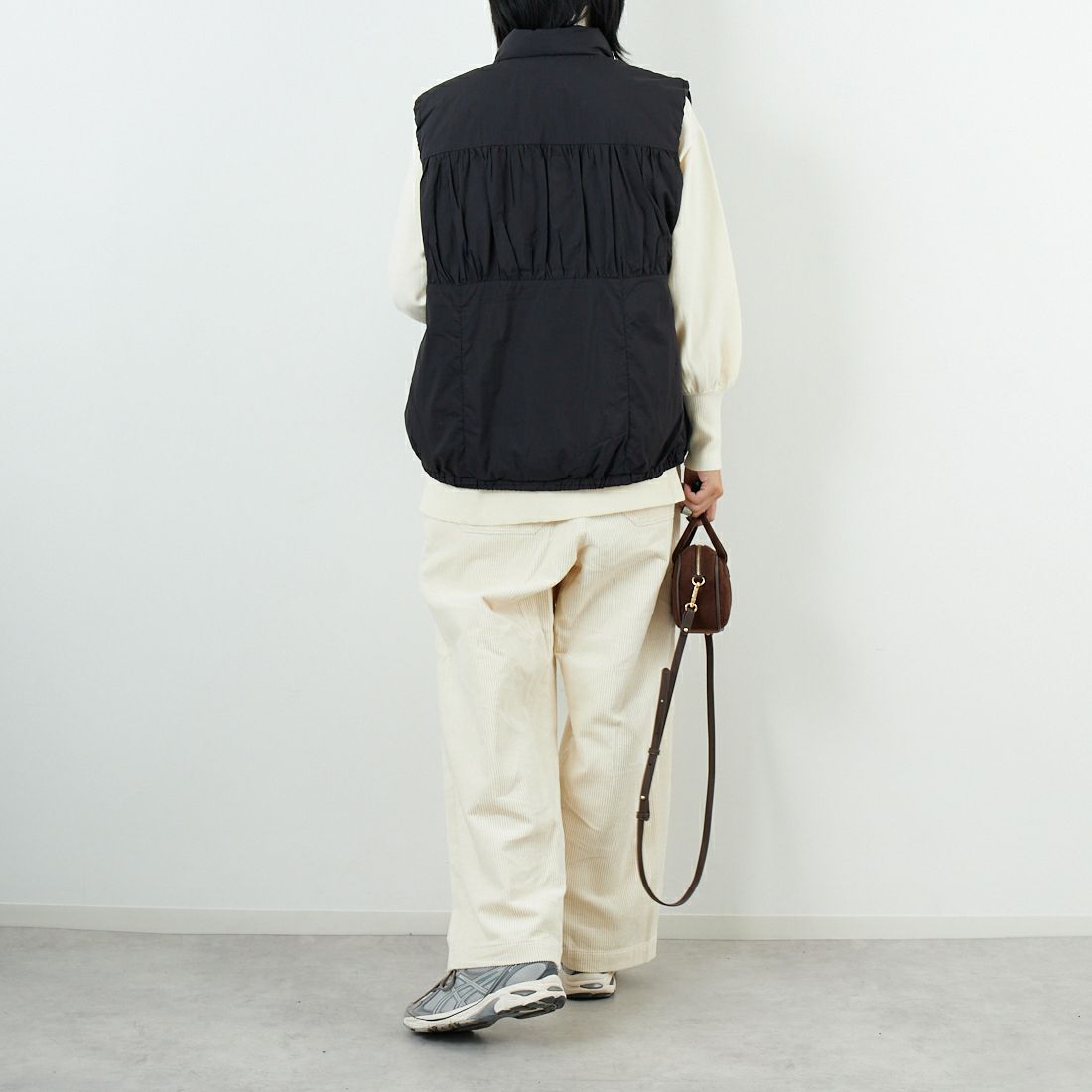 Jf Ready Made [ジェイエフレディメイド] ティアードギャザー ピュアダウンベスト [4225510] ﾌﾞﾗｯｸ &&モデル身長：167cm 着用サイズ：F&&